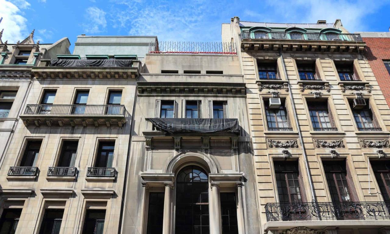 What are the safest hotels for solo travelers in New York